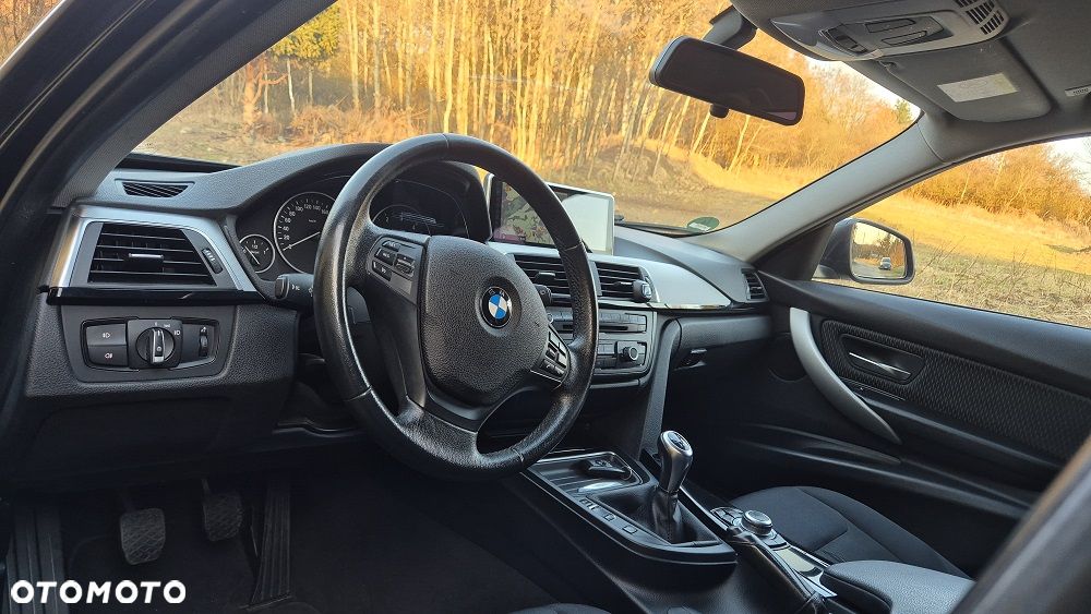 BMW Seria 3 318d - 5