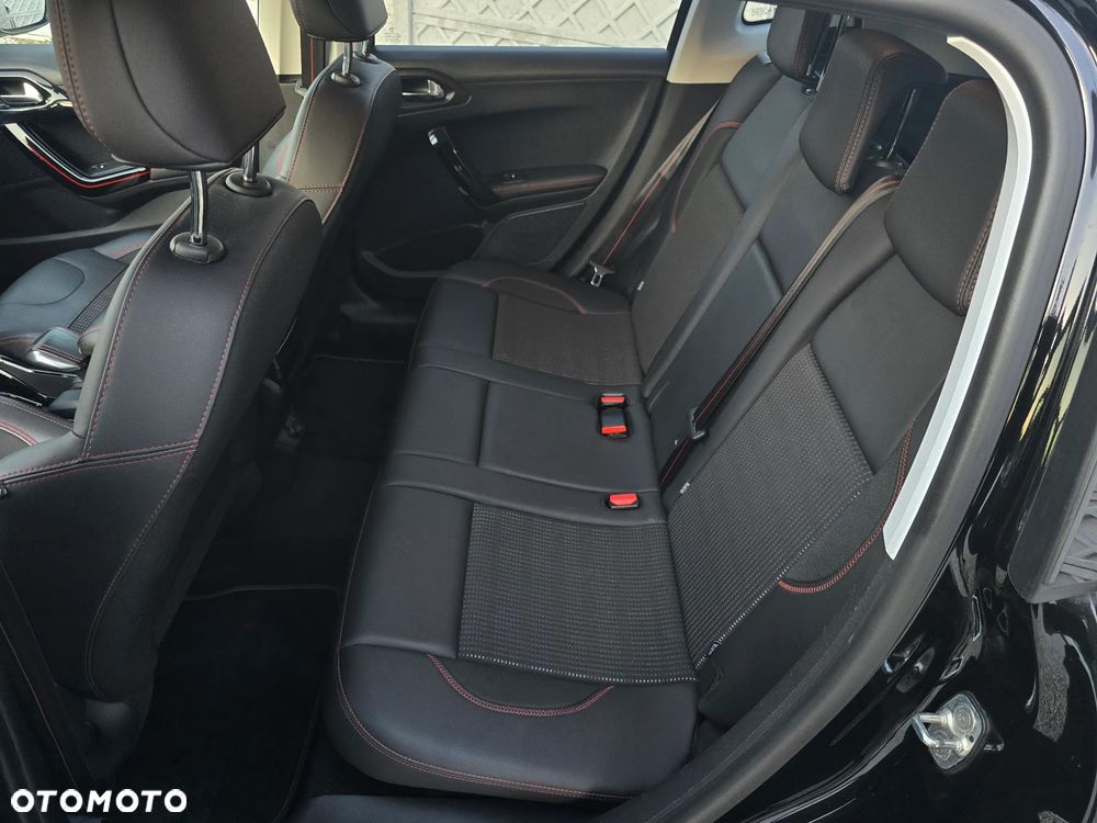 Peugeot 2008 1.2 Pure Tech Allure S&S - 17