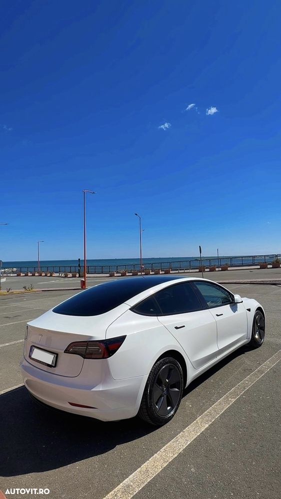 Tesla Model 3 - 1