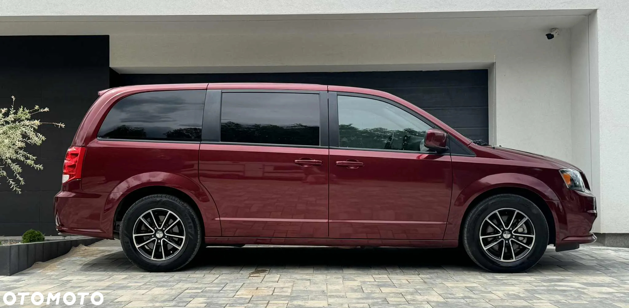 Dodge Grand Caravan - 10