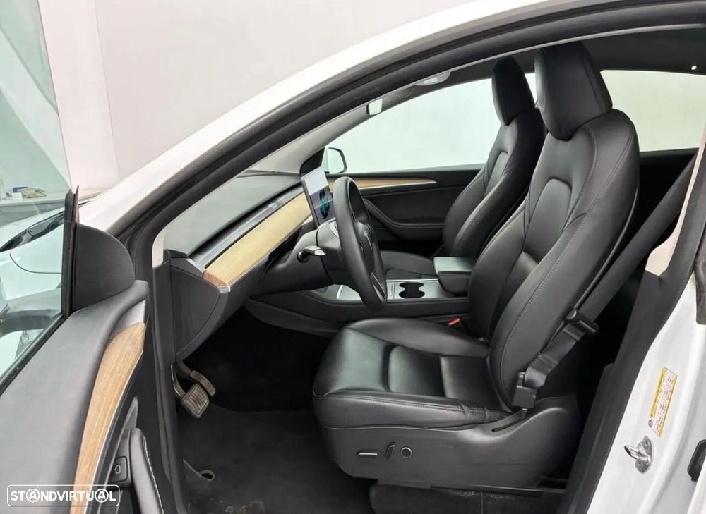 Tesla Model Y - 9