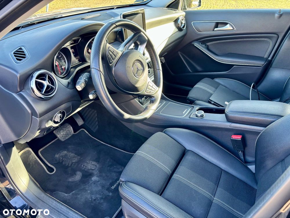 Mercedes-Benz GLA 200 7G-DCT - 14