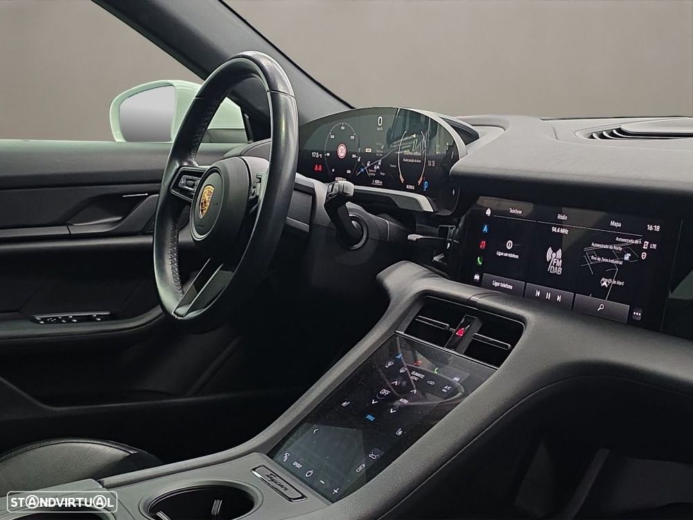 Porsche Taycan Cross Turismo - 14