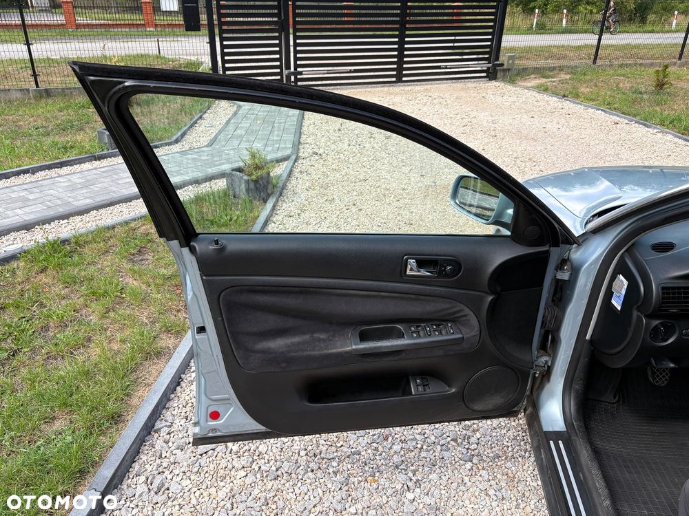 Volkswagen Passat - 14