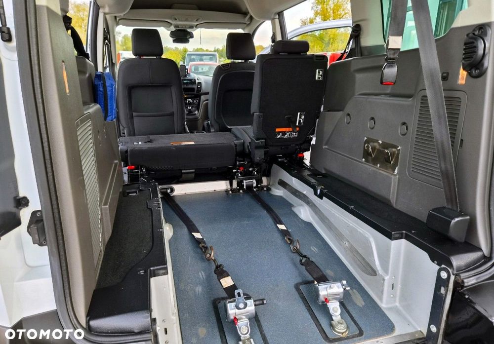 Ford Transit Connect - 32