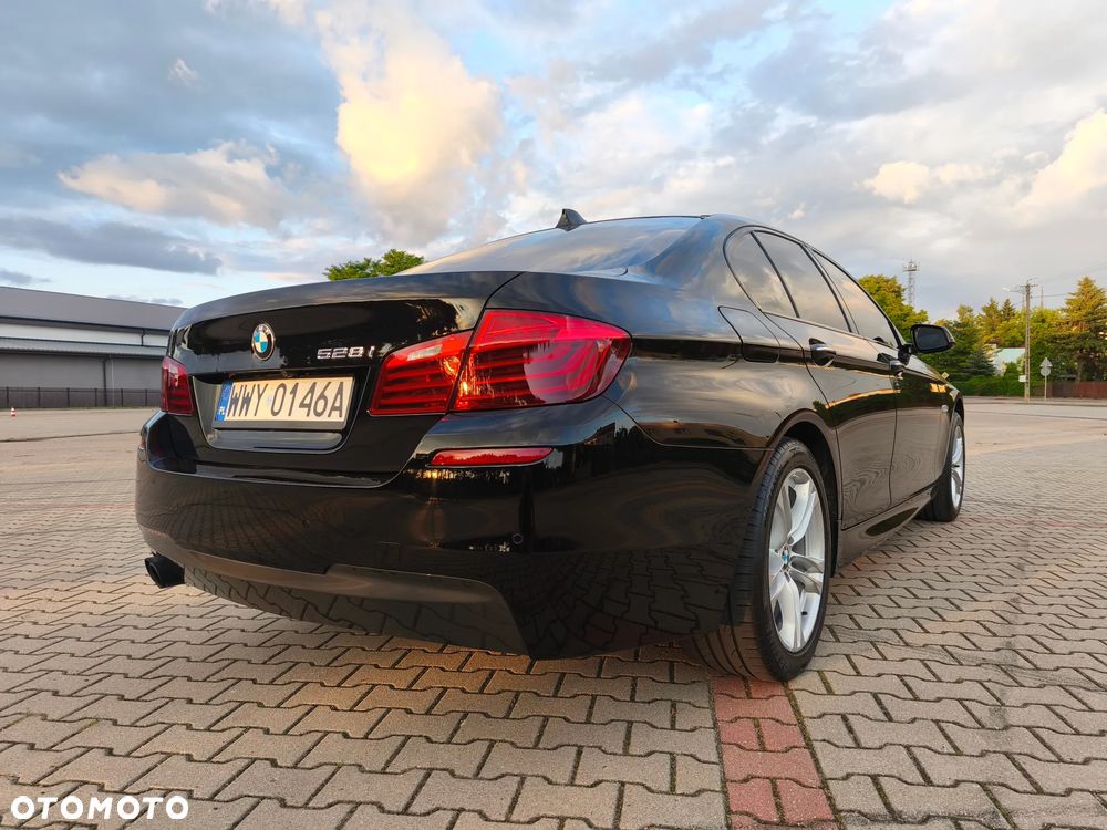 BMW Seria 5 528i - 15