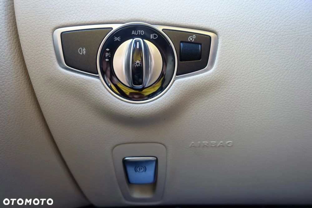 Mercedes-Benz Klasa E - 31