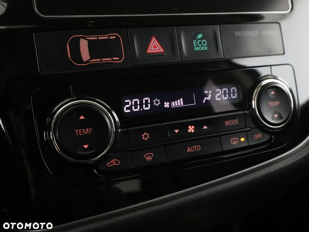 Mitsubishi Outlander - 26
