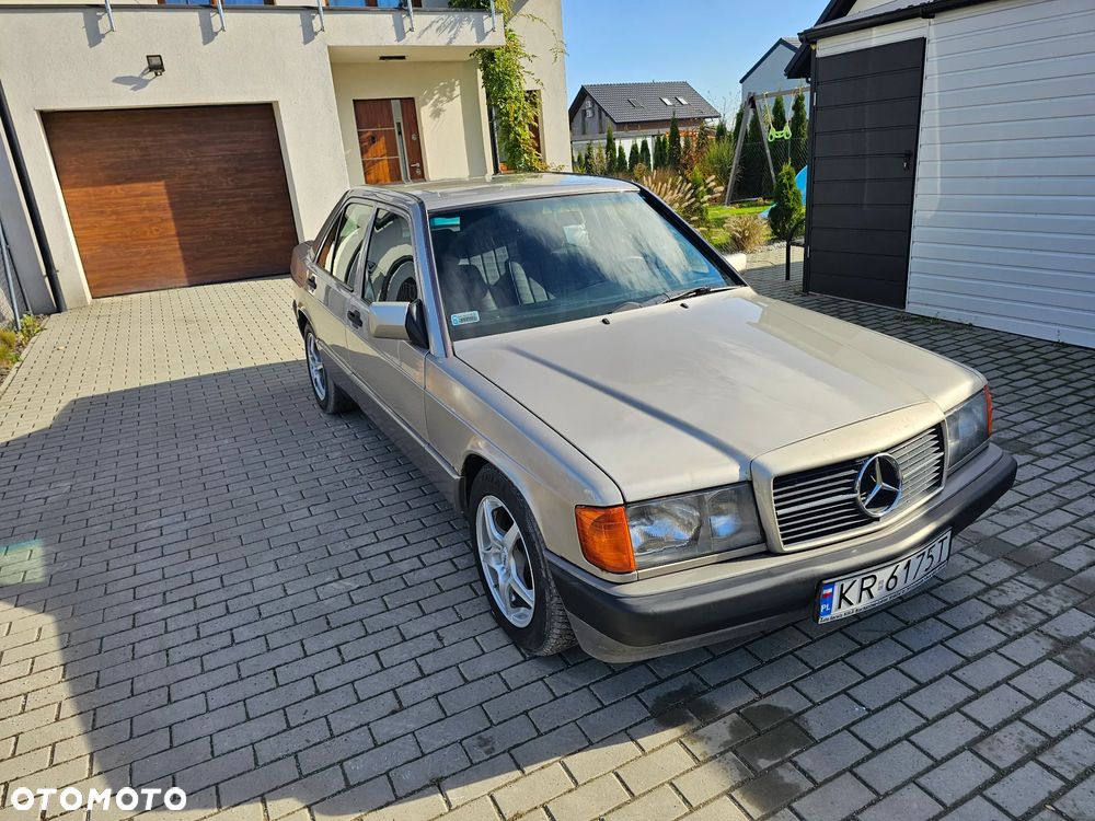 Mercedes-Benz W201 (190) - 10