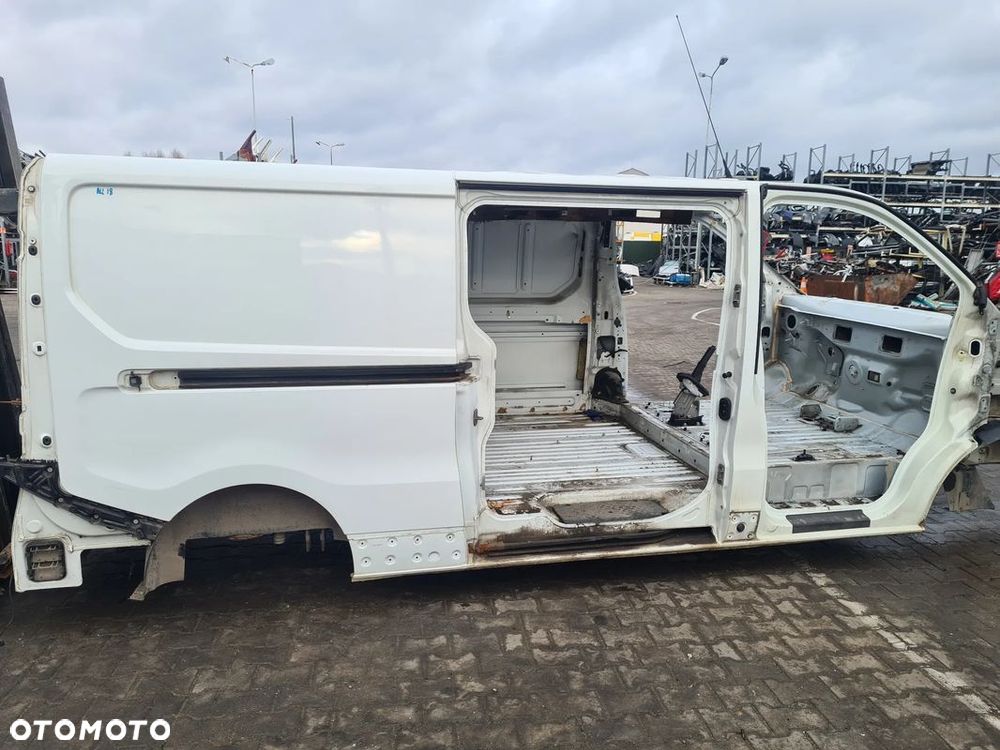 BOK PRAWY BŁOTNIK POSZYCIE RENAULT TRAFIC III LONG Vivaro B 2014- - 2