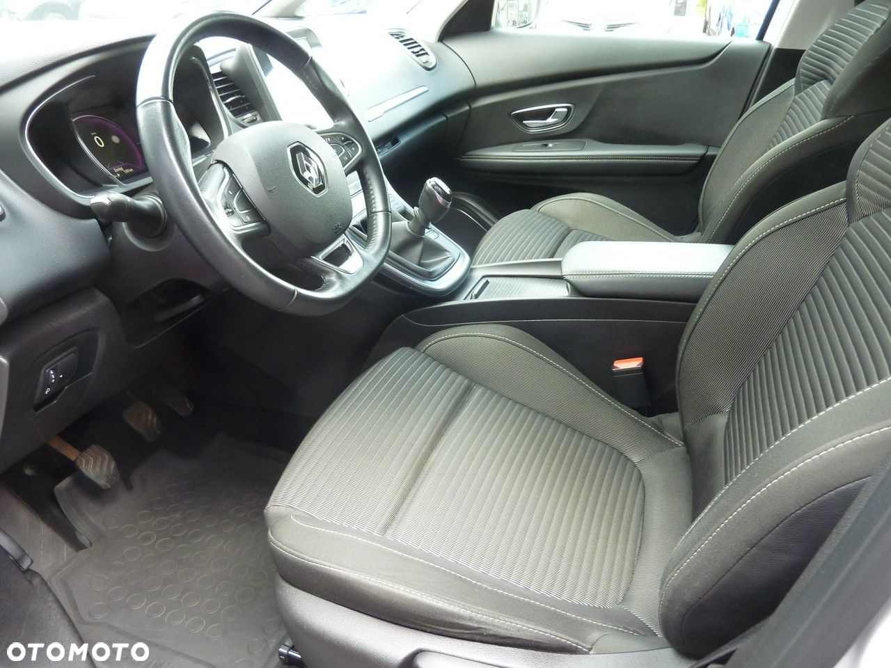Renault Grand Scenic - 11