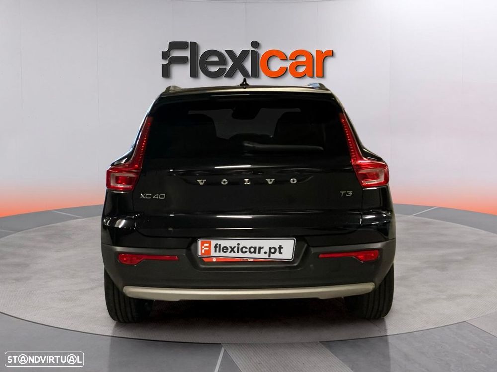 Volvo XC 40 1.5 T3 Momentum Plus - 8