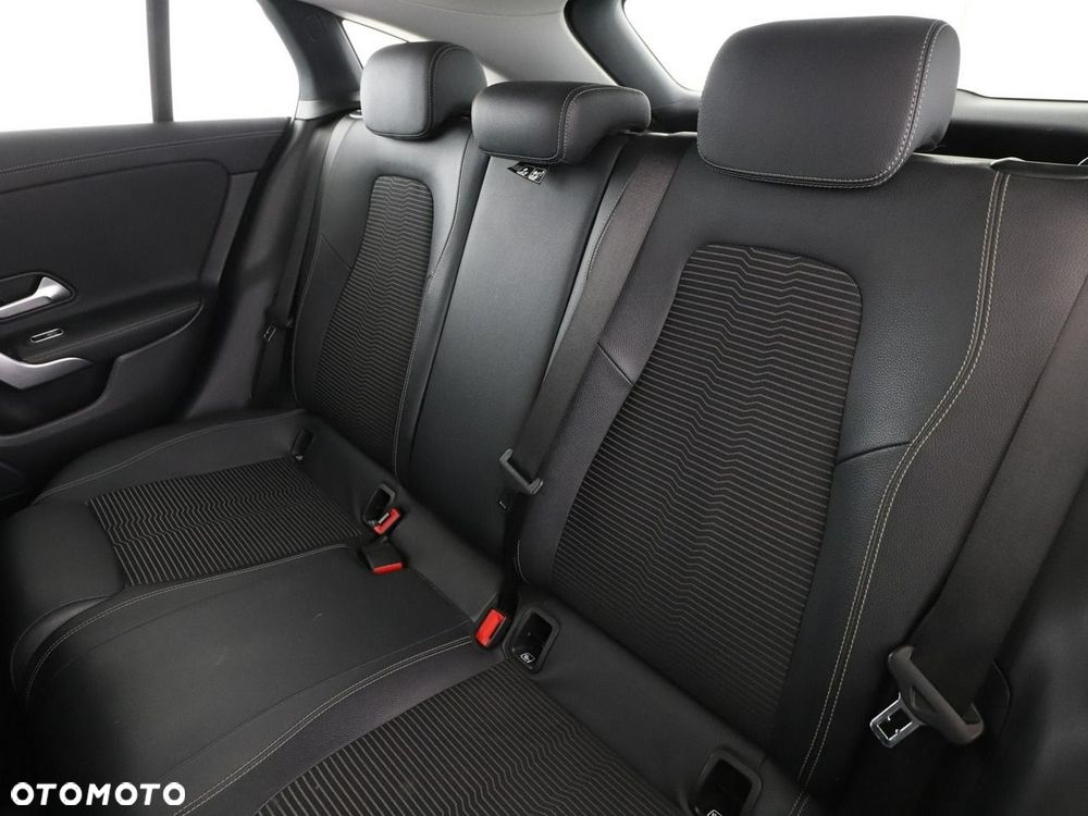 Mercedes-Benz CLA 200 d Progressive 8G-DCT - 18