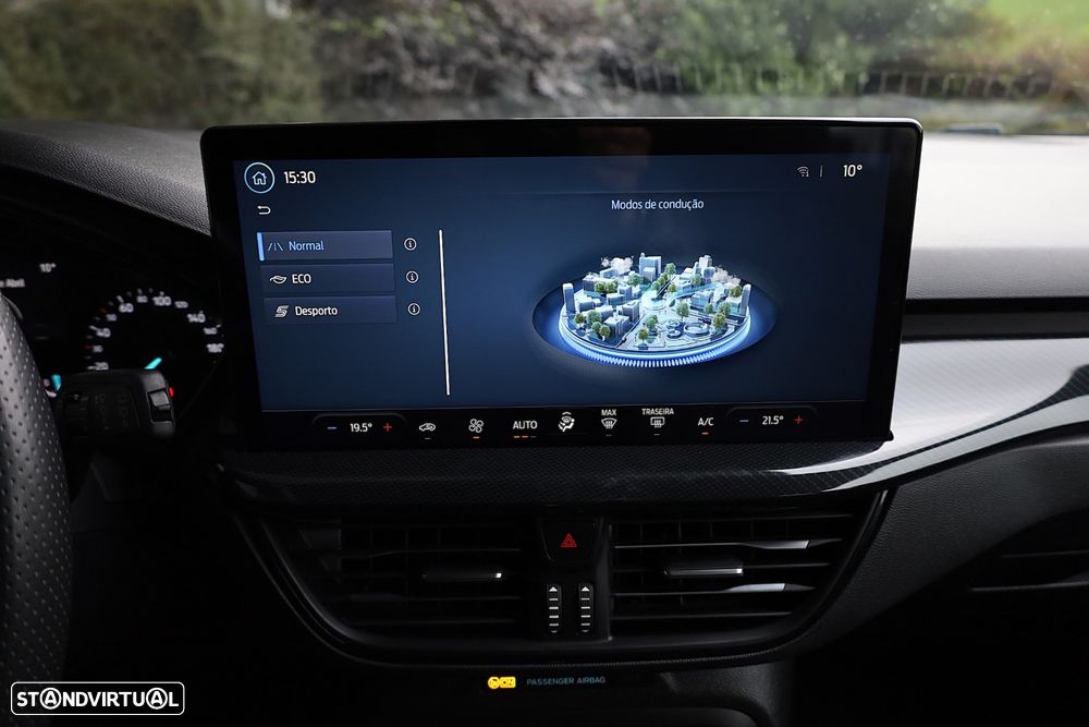 Ford Focus 1.0 EcoBoost MHEV ST-Line - 28