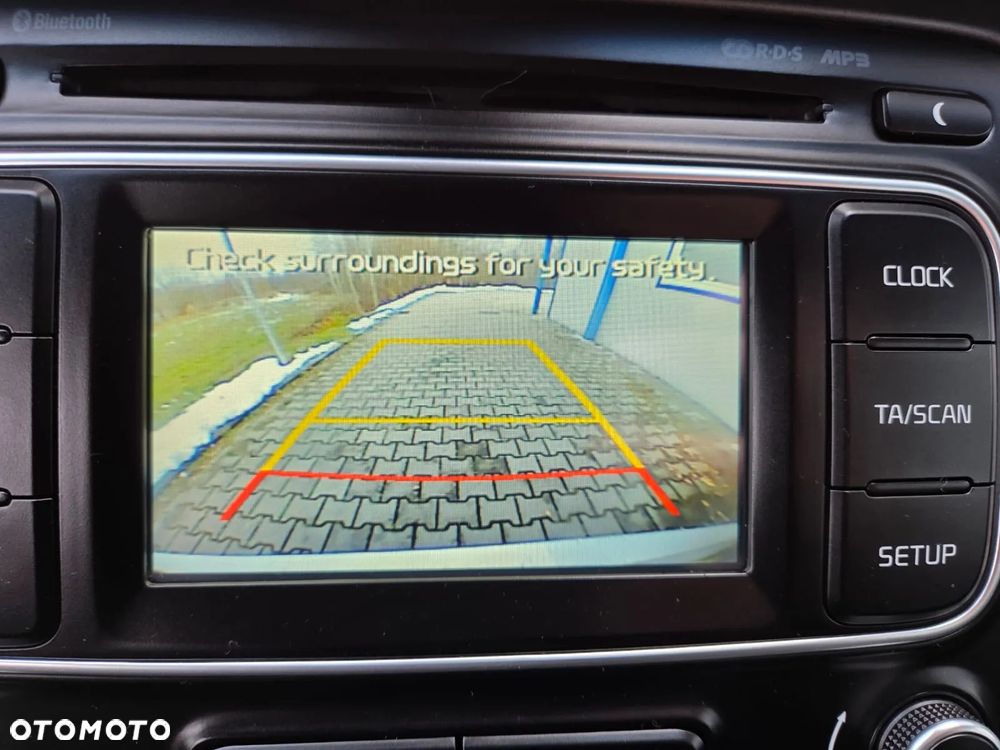 Kia Carens 1.6 GDI Dream Team Edition - 13