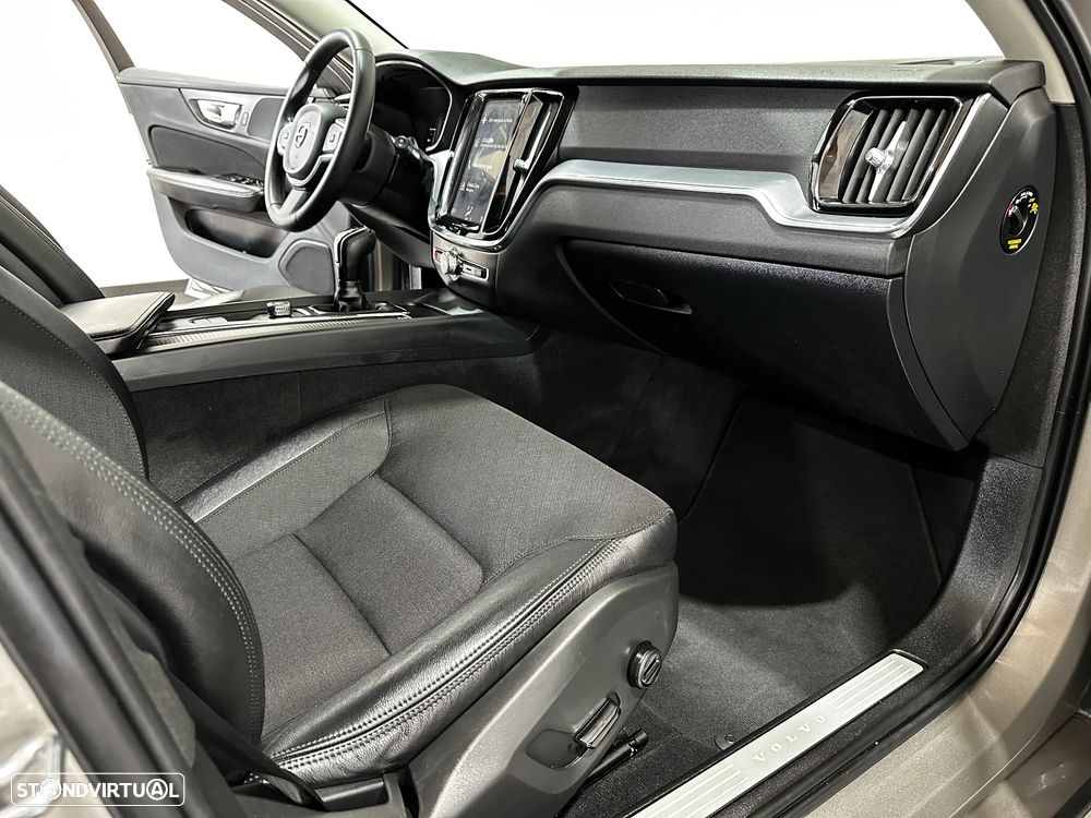 Volvo V60 2.0 D3 Momentum - 36