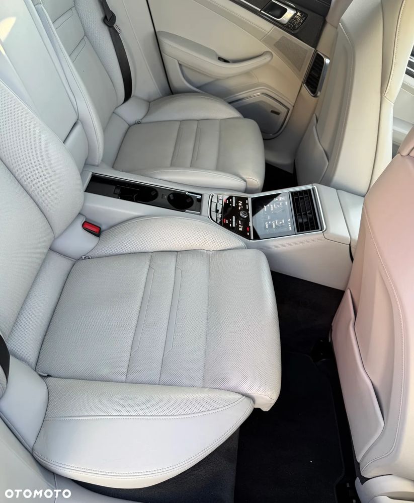 Porsche Panamera Turbo S E-Hybrid - 12