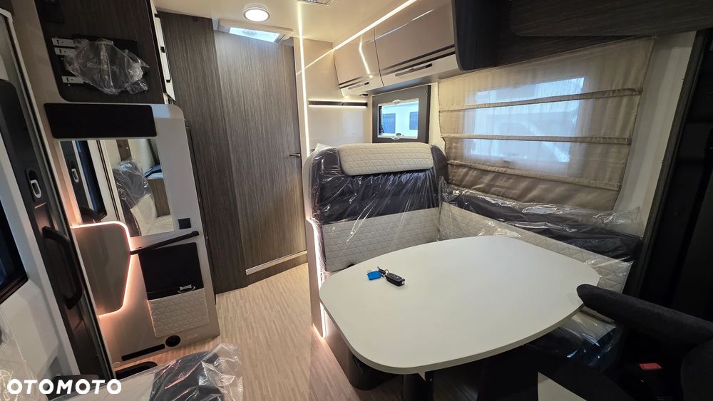 McLOUIS NEVIS 879 - INTEGRA - KAMPER - 12