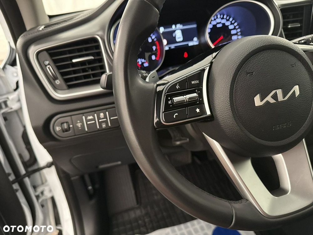 Kia XCeed - 25