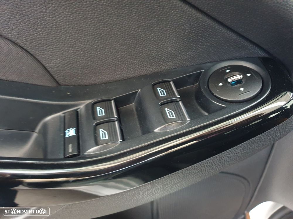 Ford Fiesta 1.0 T EcoBoost Titanium PowerShift - 12