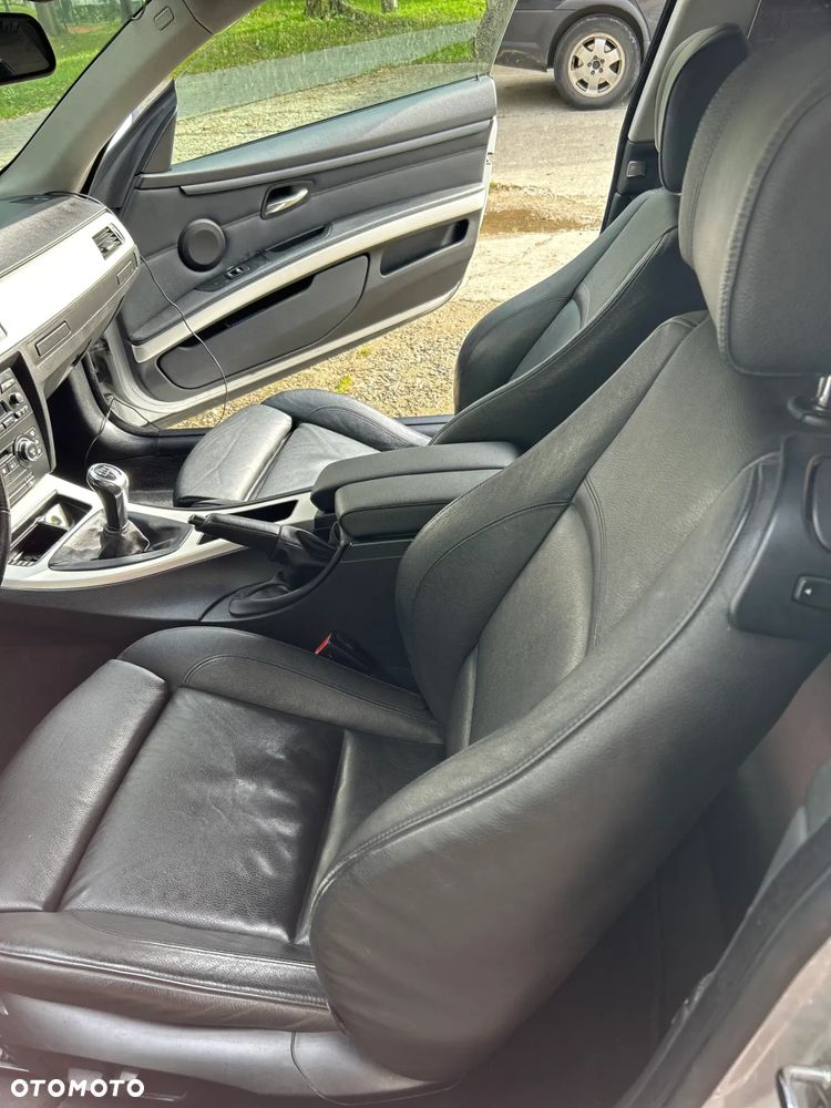 BMW Seria 3 330i Coupe - 5