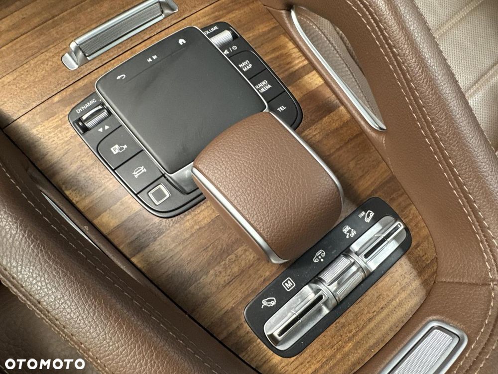 Mercedes-Benz GLS - 22