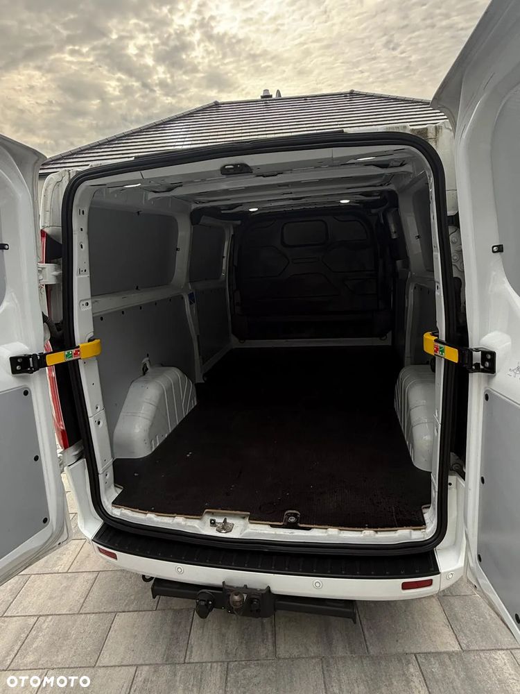 Ford TRANSIT CUSTOM - 11