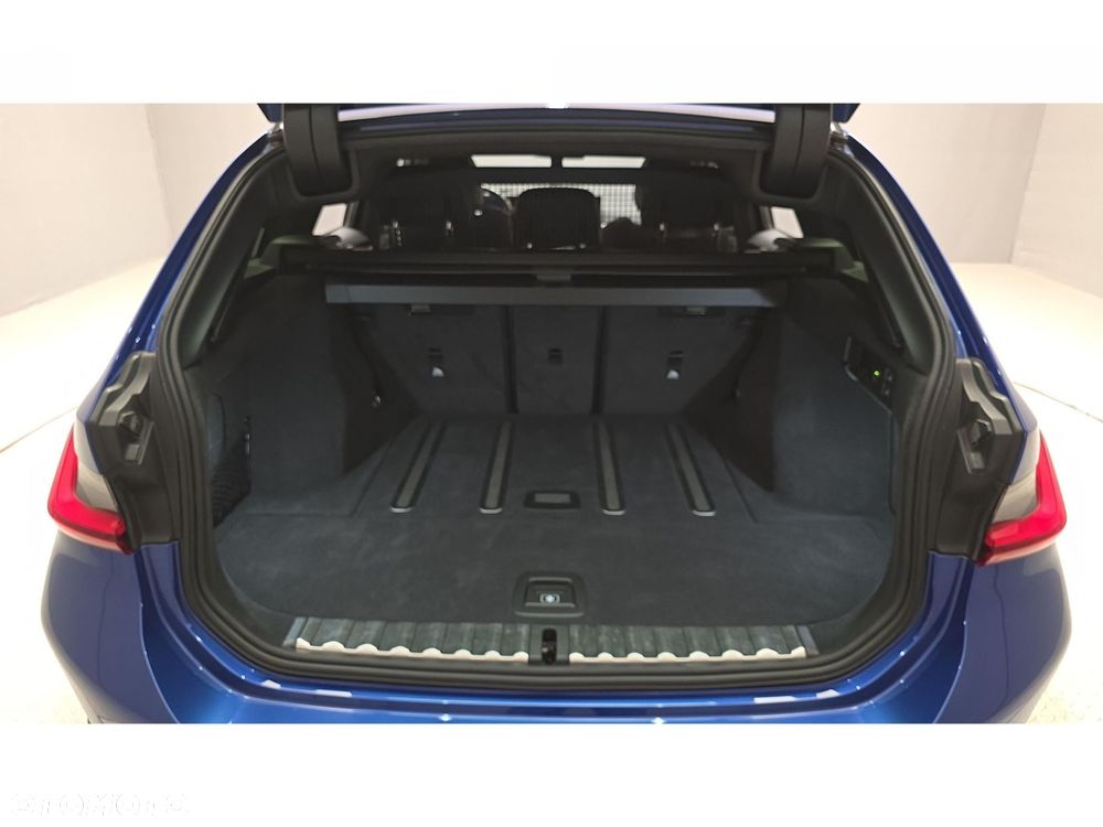 BMW Seria 3 320d xDrive M Sport - 24