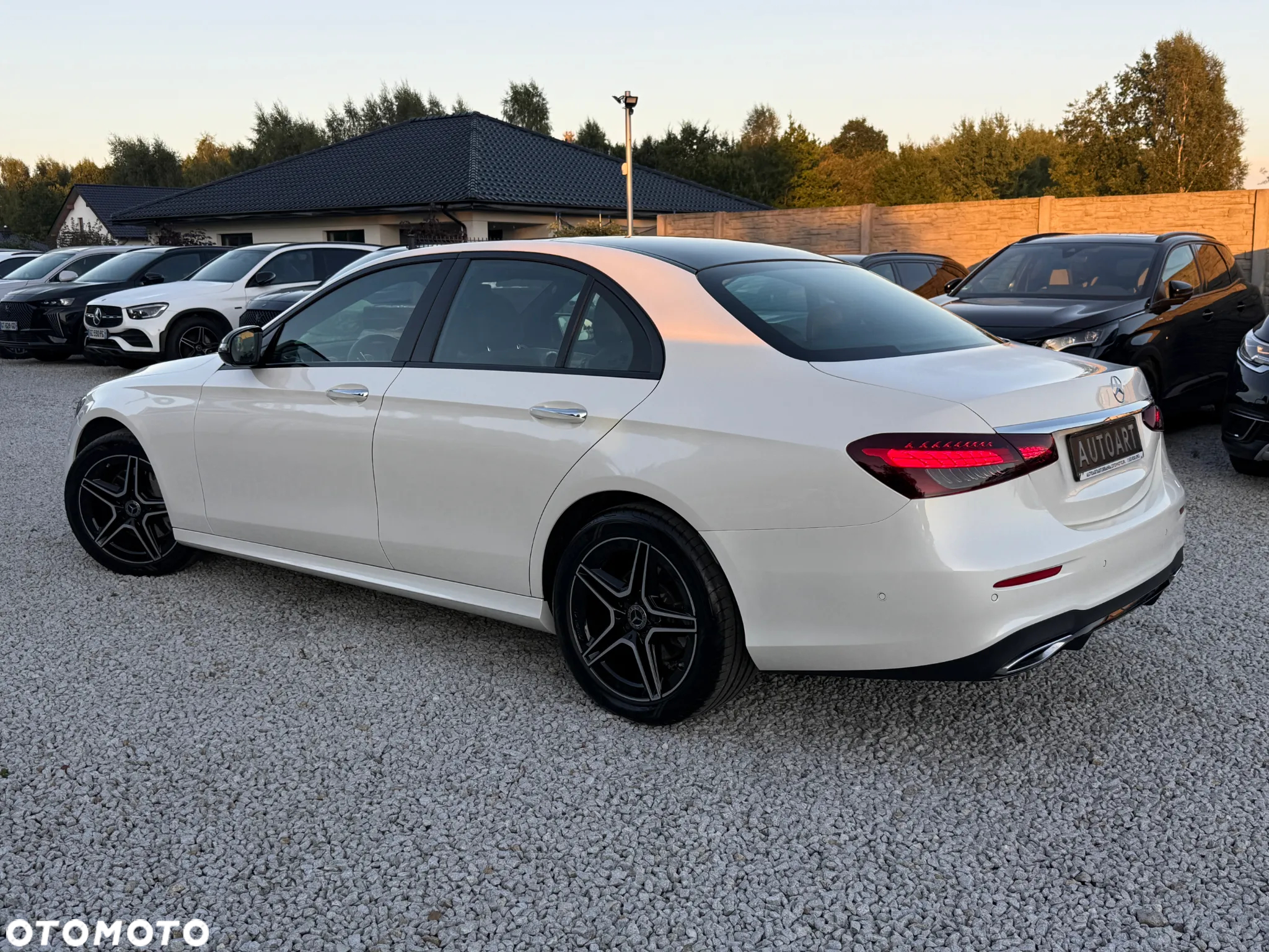 Mercedes-Benz Klasa E 220 d 4Matic T 9G-TRONIC AMG Line - 10