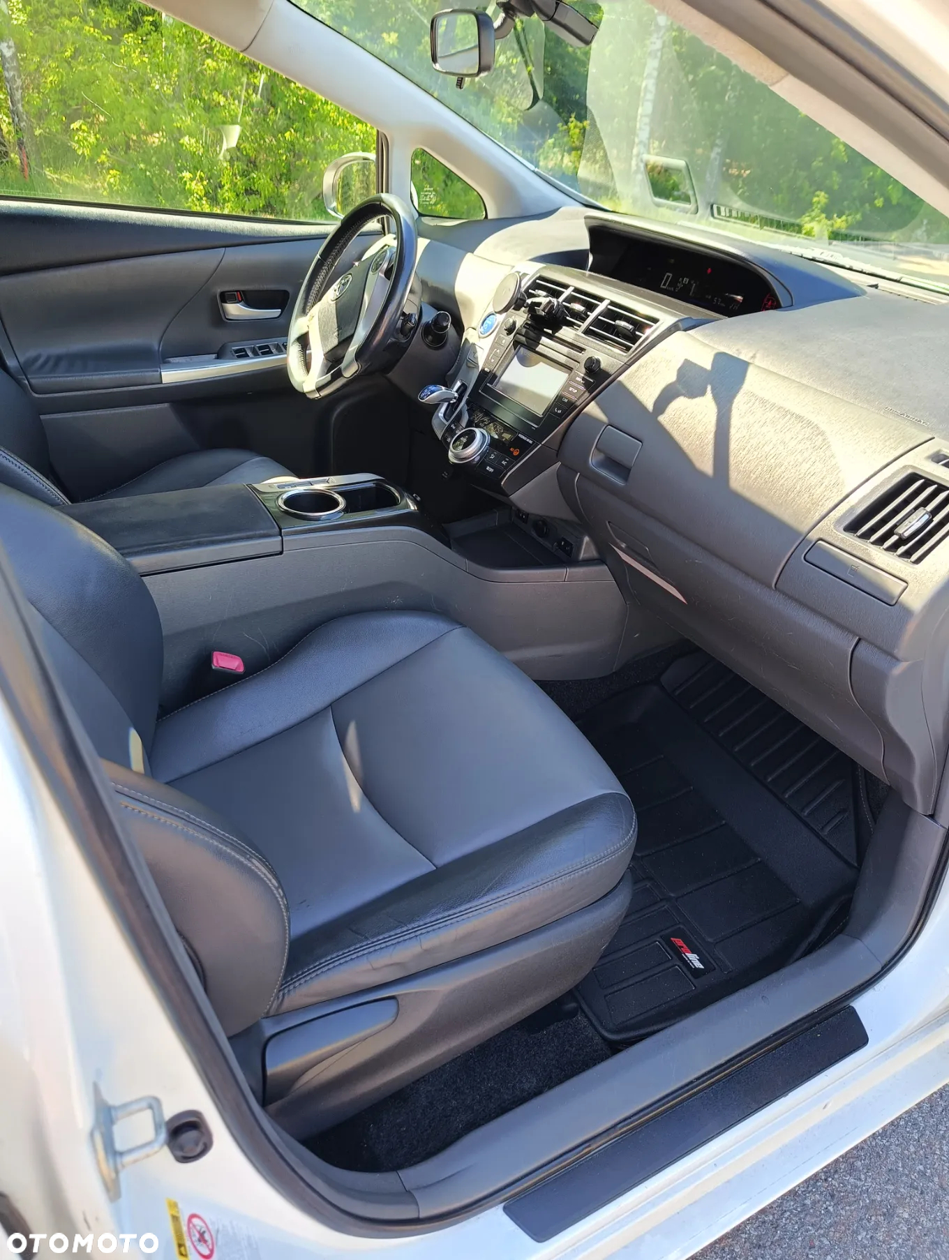 Toyota Prius+ (Hybrid) - 7