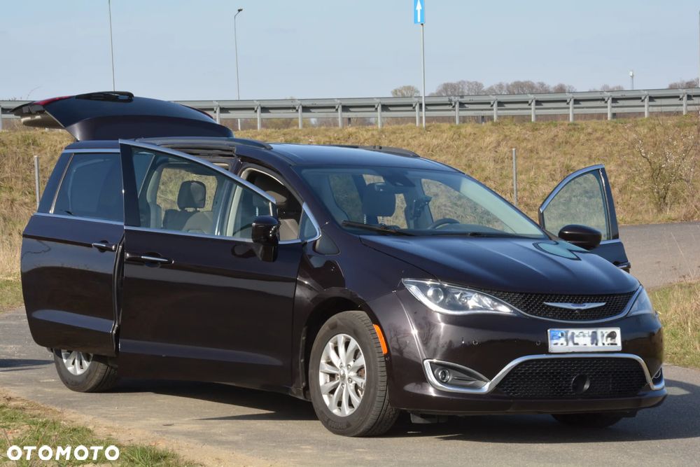 Chrysler Pacifica - 8