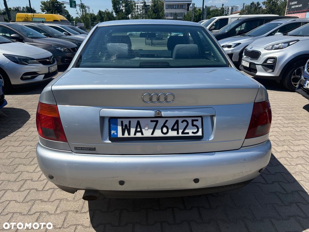 Audi A4 Limousine - 8