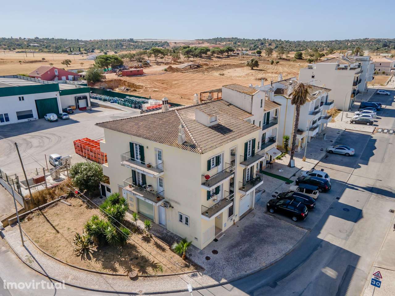 Apartamento T3, com generosas áreas e garagem, no Algoz. - Grande imagem: 2/34