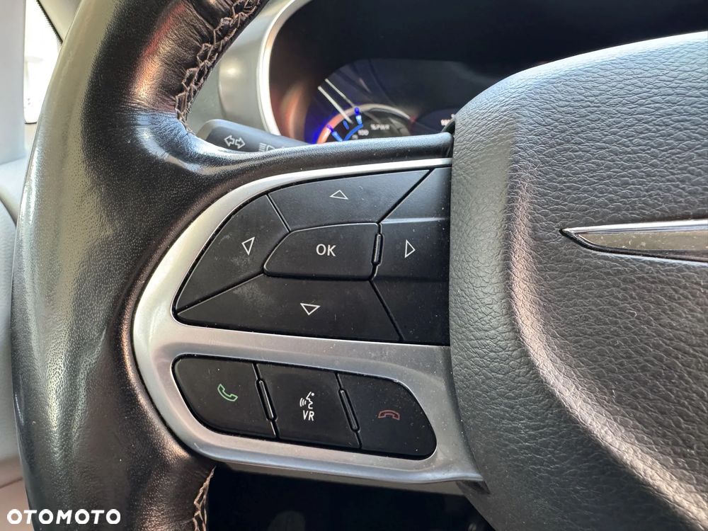 Chrysler Pacifica - 18