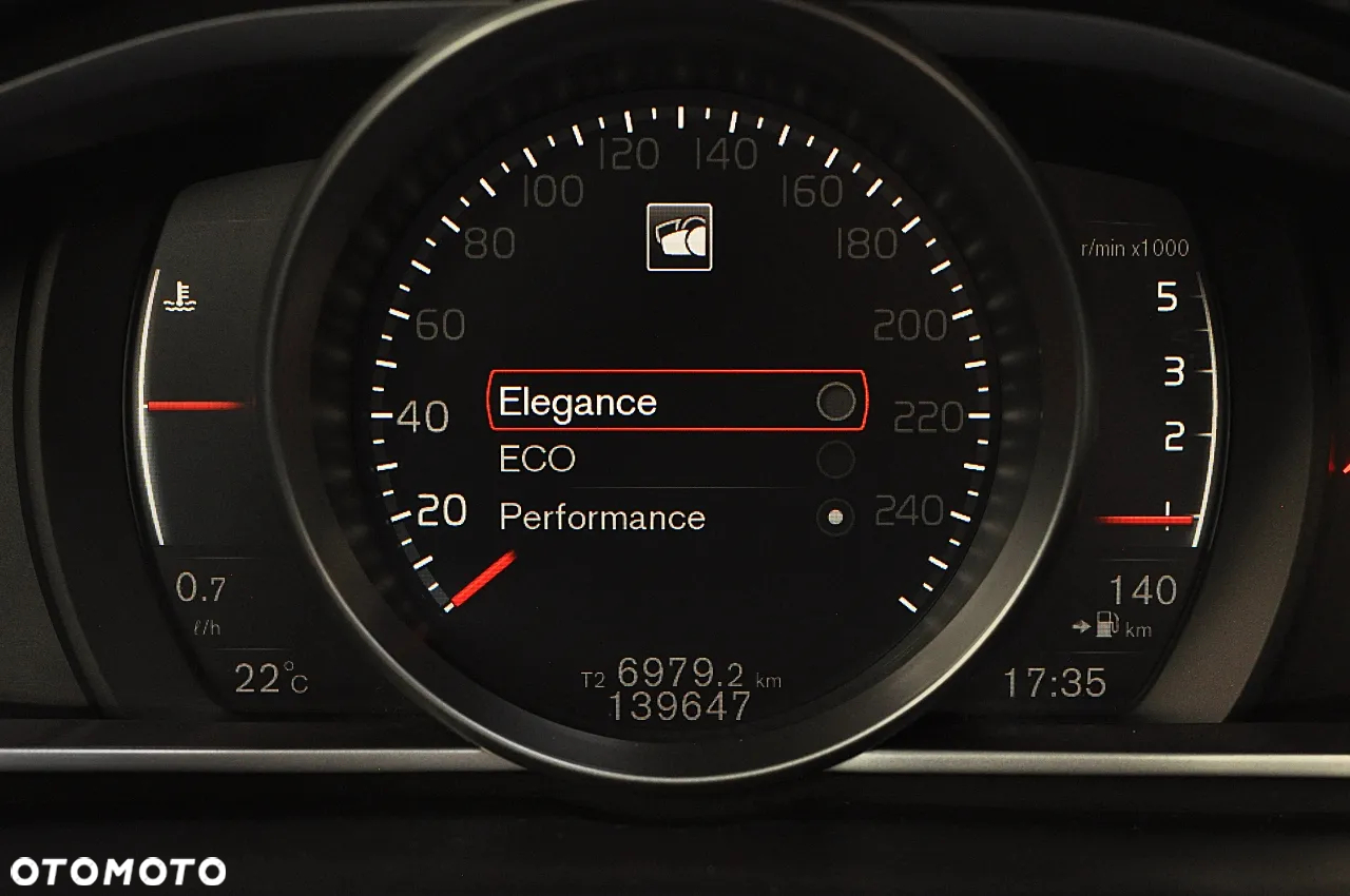 Volvo V40 D2 Momentum - 22