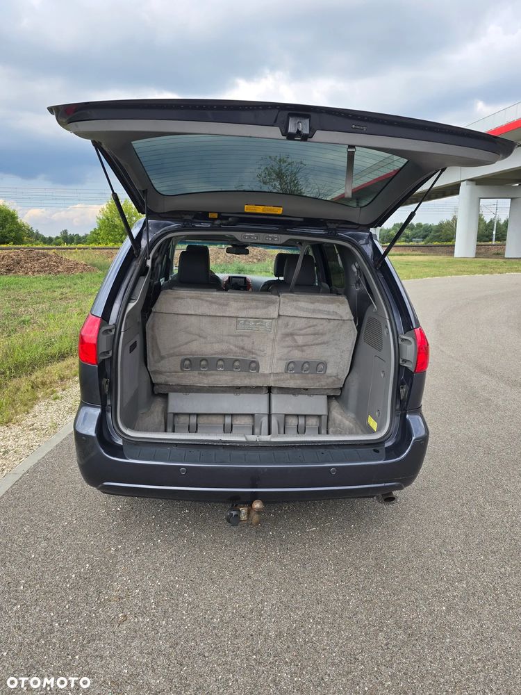 Toyota Sienna 3.5 V6 - 6