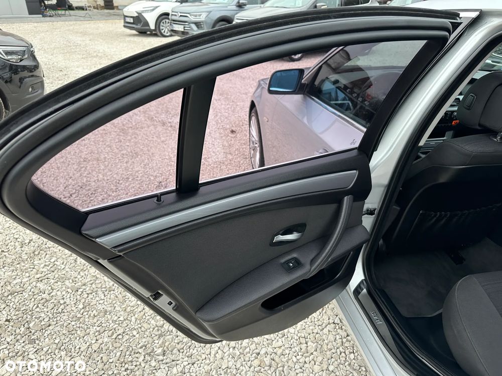 BMW Seria 5 523i - 18