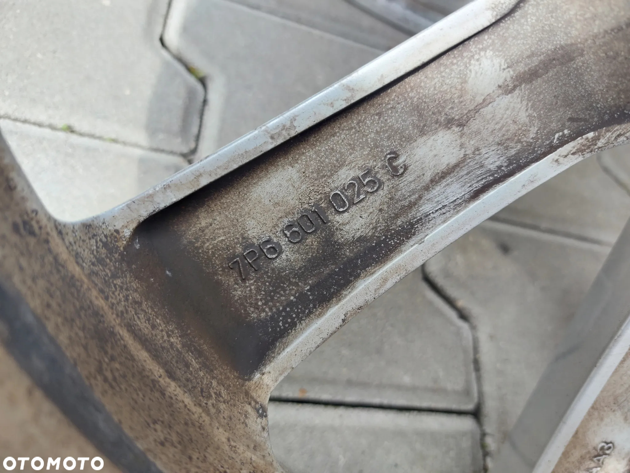 VW TOUAREG II CAYENNE FELGI ALUMINIOWE R18 8J ET53 5X130 PROSTE ! ORYGINAŁ - 7