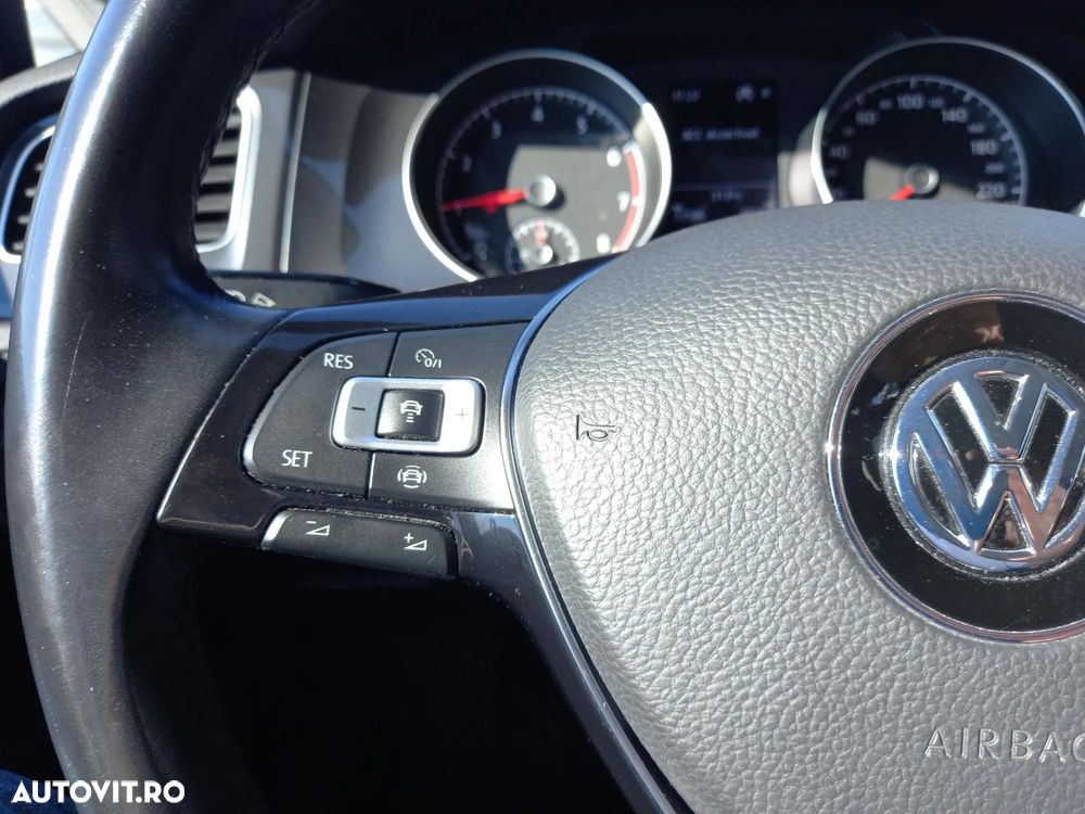 Volkswagen Golf - 22
