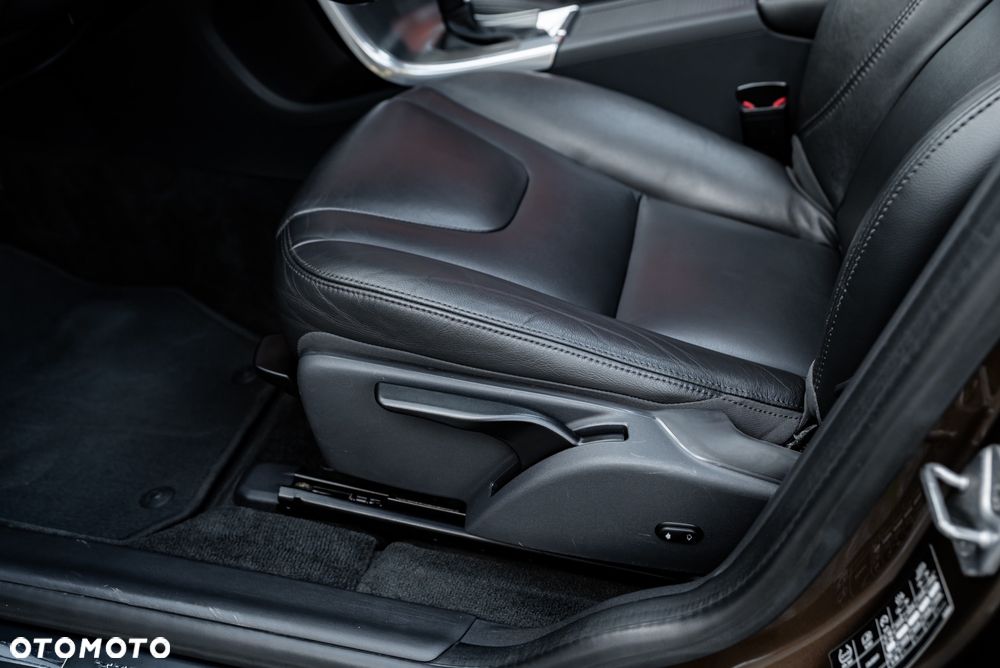 Volvo XC 60 D3 Drive-E Momentum - 19