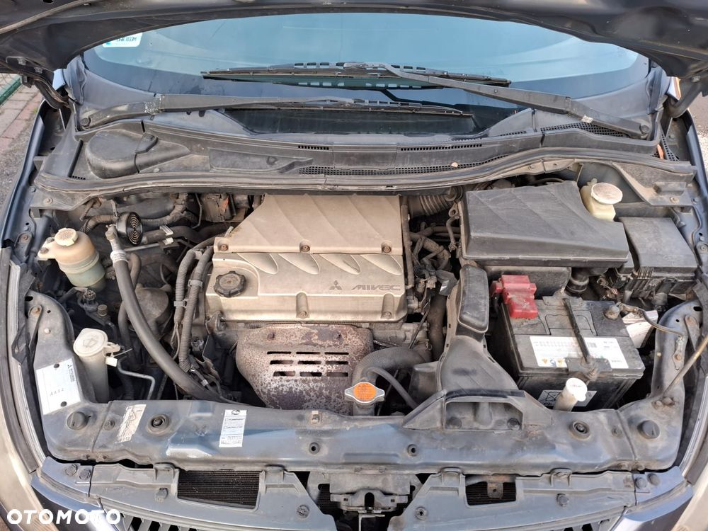Mitsubishi Grandis 2.4 Intense - 17