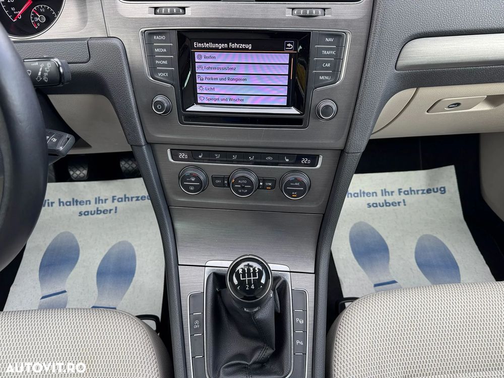 Volkswagen Golf 1.6 TDI DPF BlueMotion - 16