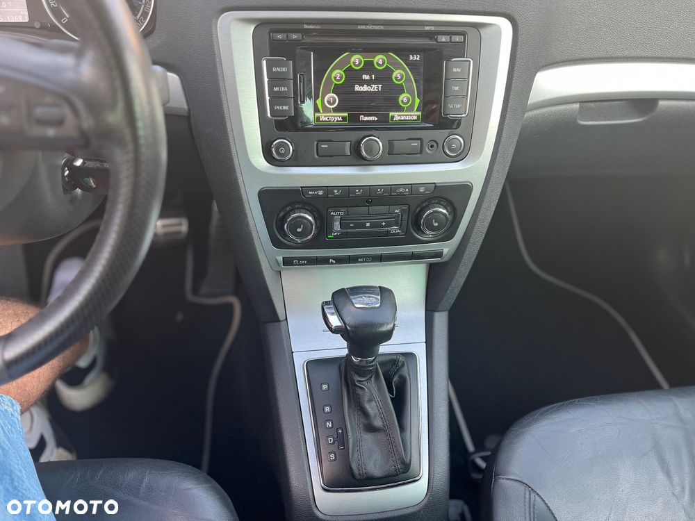 Skoda Octavia 2.0 TDI CR DPF DSG RS - 15