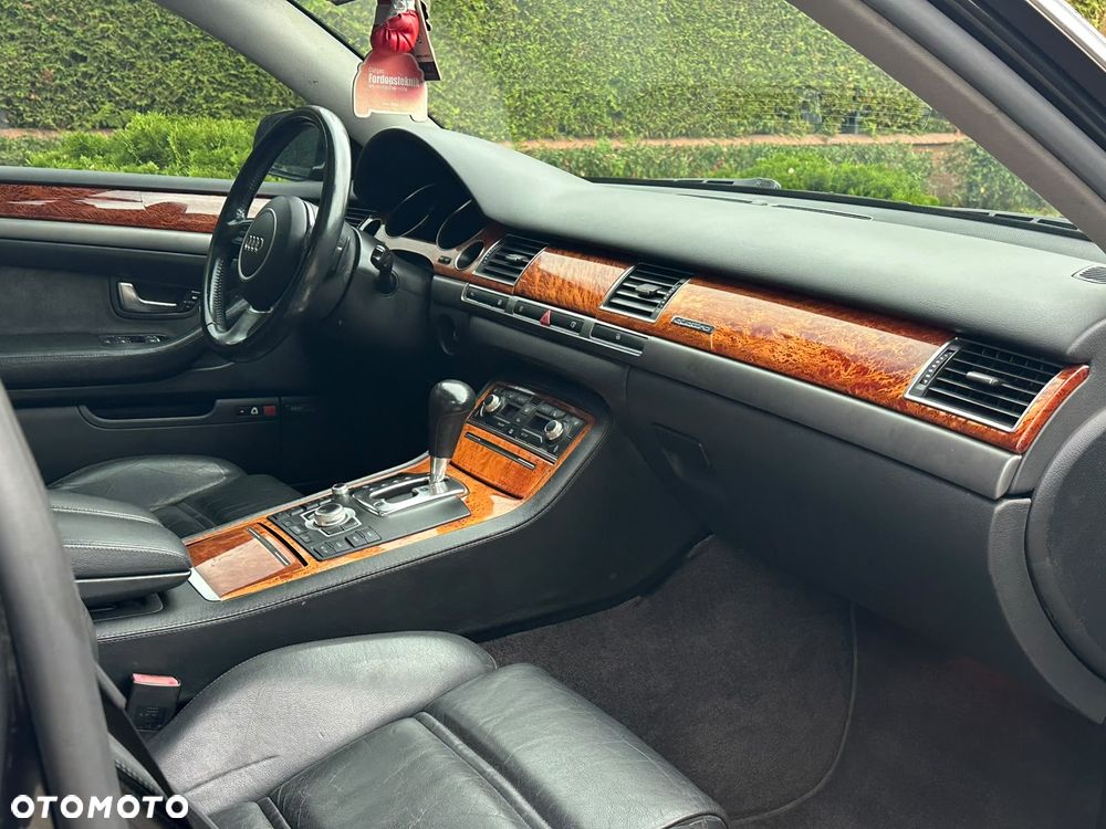 Audi A8 4.2 Quattro - 10