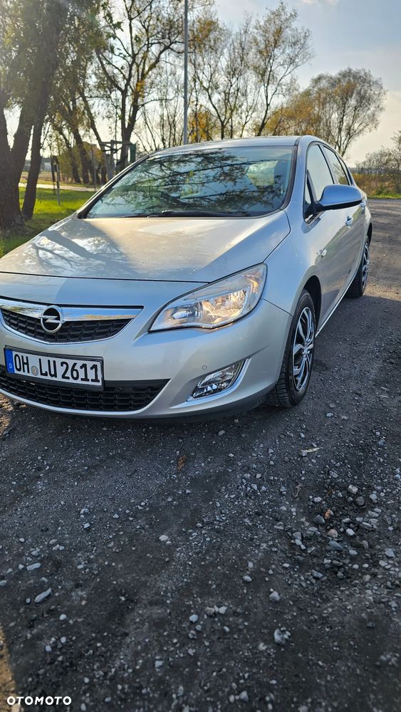 Opel Astra 1.6 Design Edition - 12