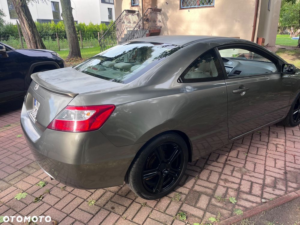 Honda Civic 1.8 LX Coupe - 4