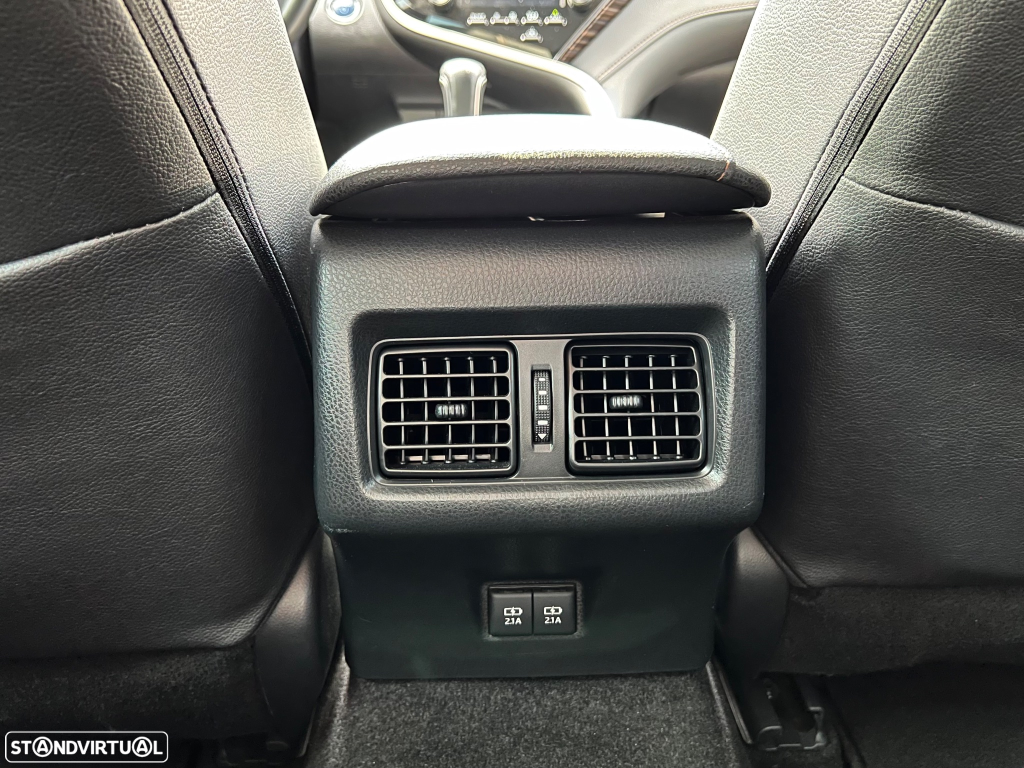 Toyota Camry 2.5 Hybrid Luxury - 31