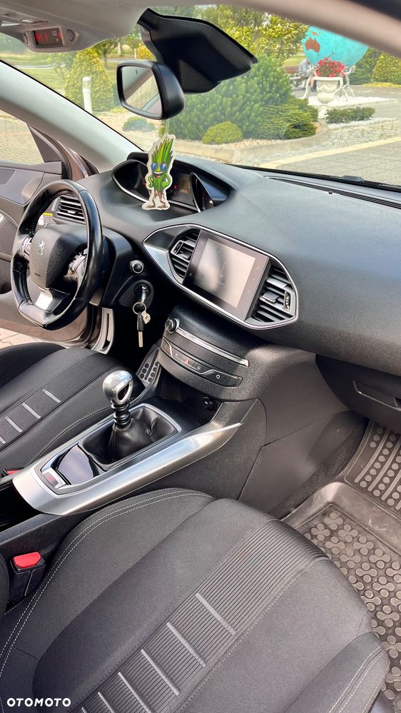 Peugeot 308 1.6 e-HDi Allure S&S - 17