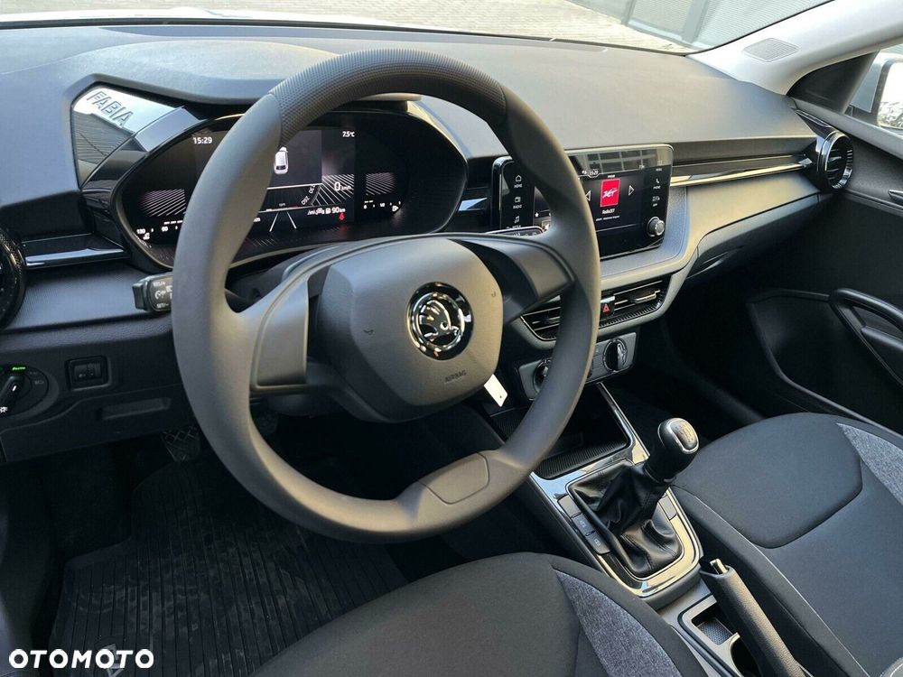 Skoda Fabia 1.0 Essence - 9
