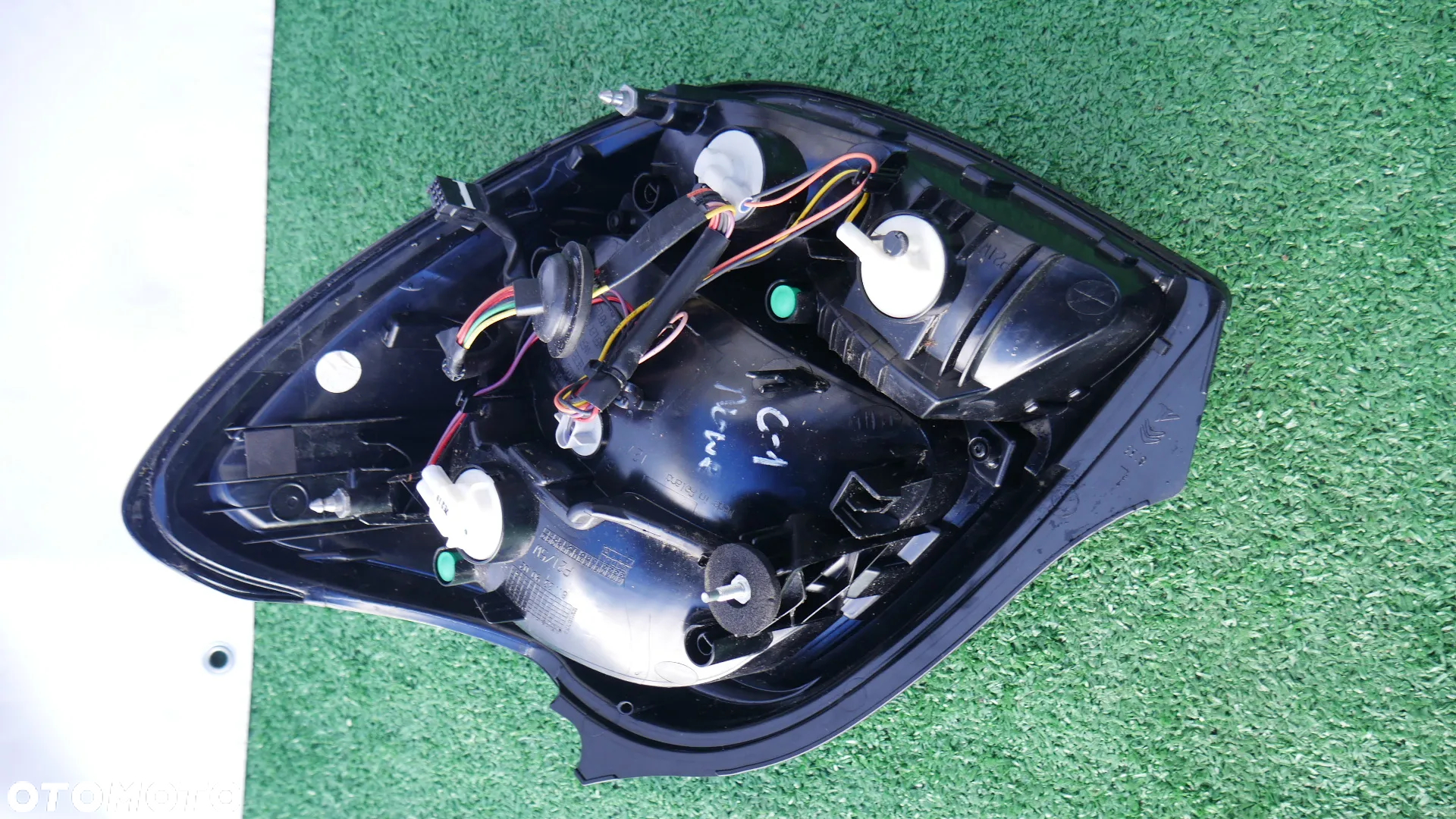 LAMPA LED LIFT TYŁ TYLNA LEWA CIEMNA CITROEN C1 II 81331001 - 9